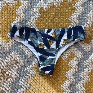 Cute bikini bottoms size small. Brand new!